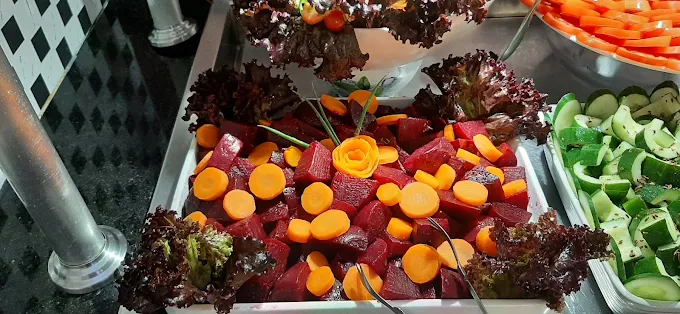 Salada fresca e buffet variado